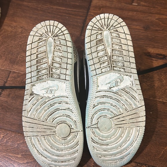 Air Jordan 1 Mid SE - 5Y used - Picture 3 of 4